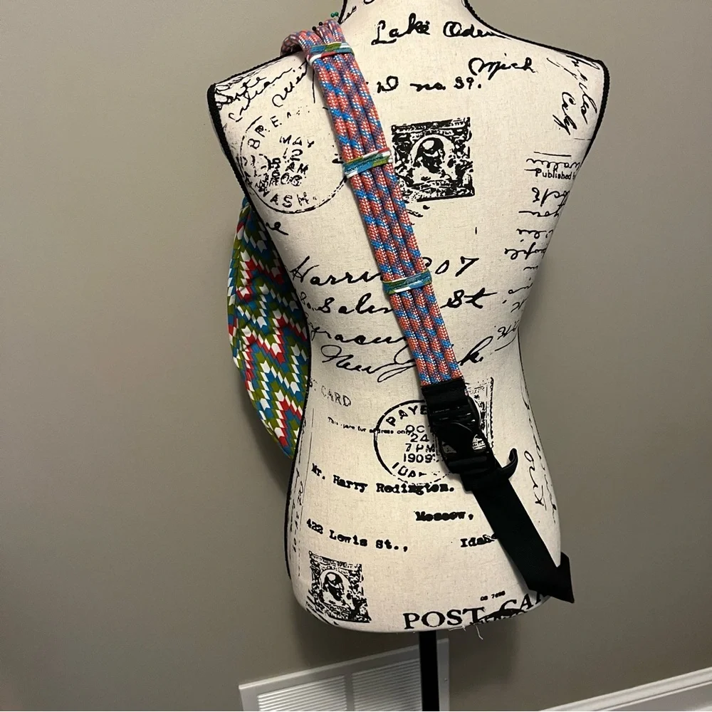 KAVU Colorful Chevron crossbody backpack sling Bag multiple zip pockets - Picture 5 of 12